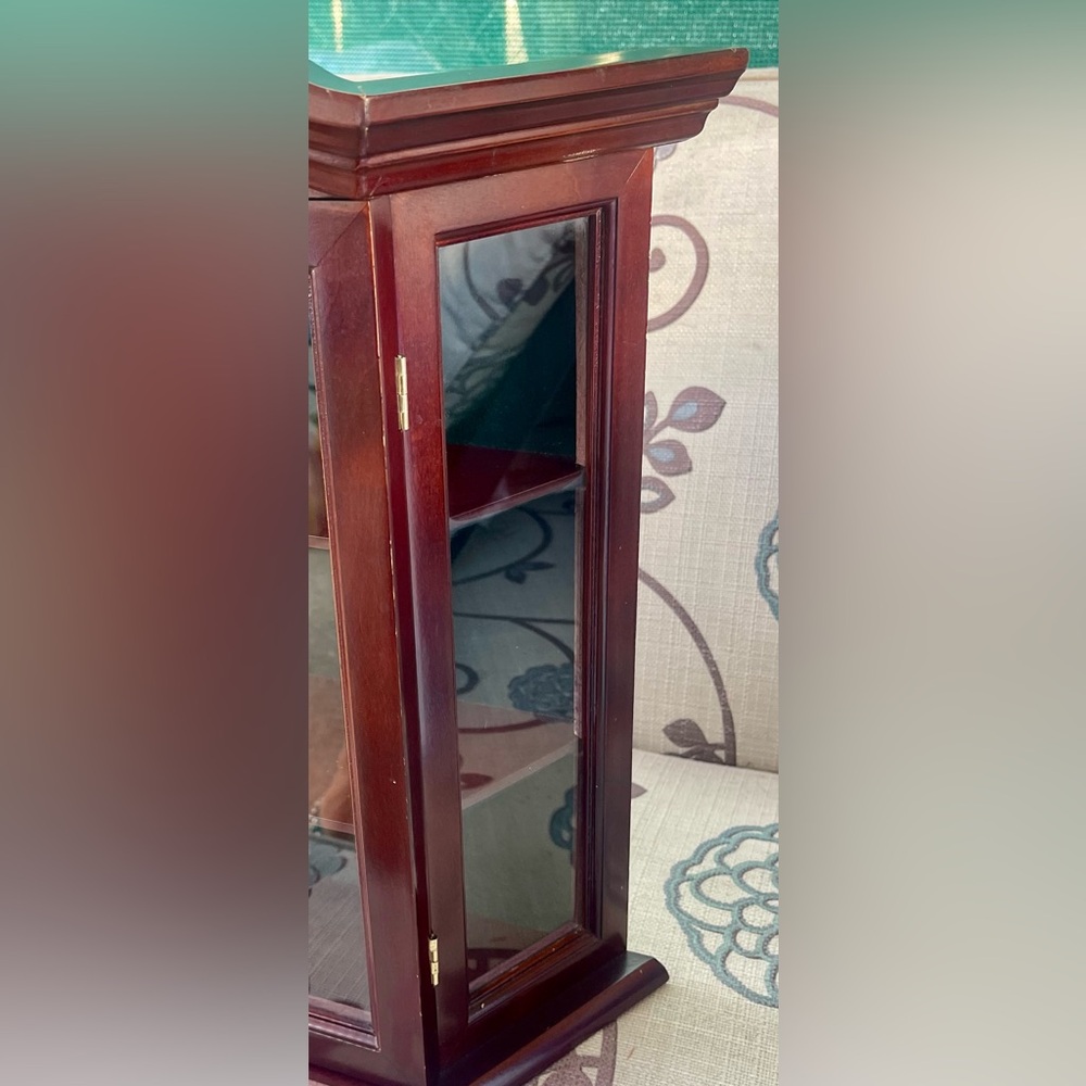 vintage-style wooden curio cabinet - Picture 7 of 8